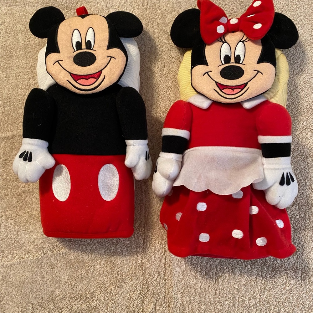 Mickey and Minnie Mouse oven mitts